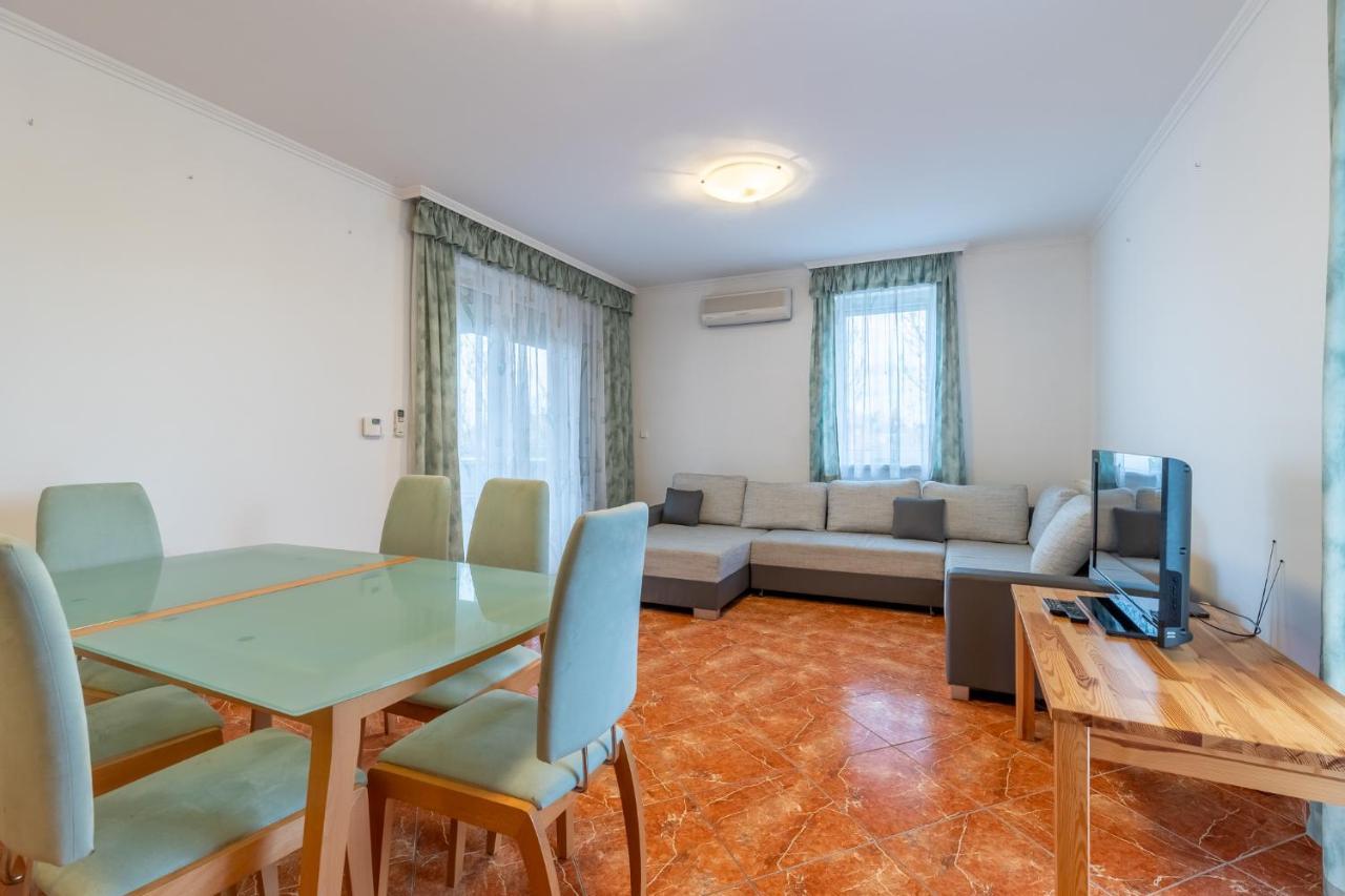 Egyuett A Csalad II Apartman By Bltn Сиофок Екстериор снимка