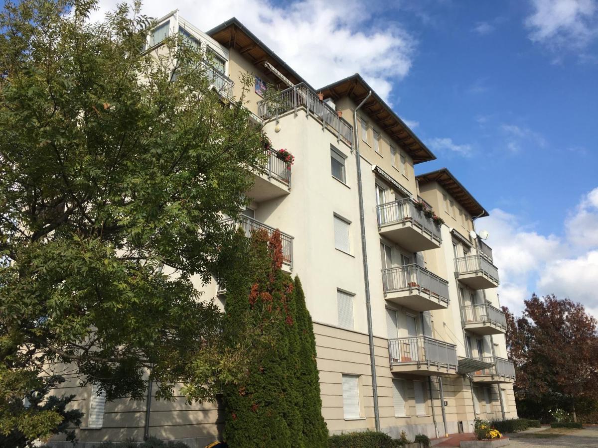 Egyuett A Csalad II Apartman By Bltn Сиофок Екстериор снимка